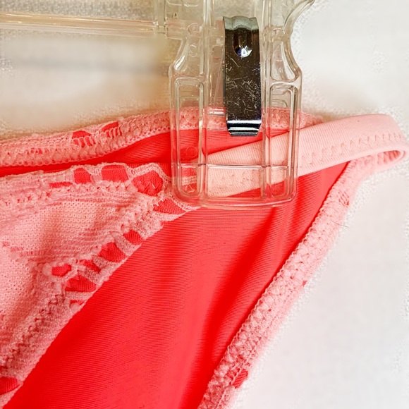 Victoria’s Secret Bikini - Picture 2 of 4